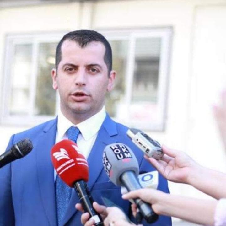 Avokati Alban Arifi: Kryetari i Lipjanit Imri Ahmeti, përmes padisë, po kërcënon gazetarin Granit Duriqi