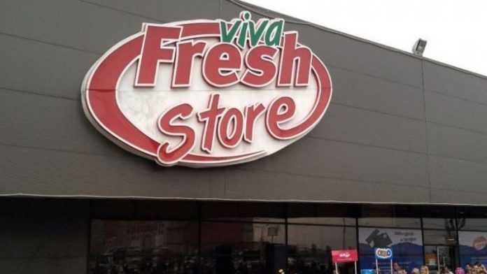 Punë deri në 15 orë dhe pa asnjë ditë pushim – Trajtimi i tmerrshëm që po u bëhet punëtorëve të Viva Fresh’it për festa