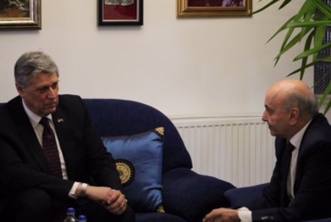 Ambasadori amerikan takon Mustafën, inkurajon gjithëpërfshirje në procesin e dialogut