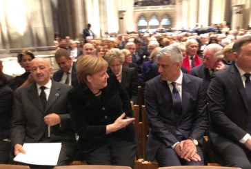 Thaçi dhe Merkel ulën afër në ceremoninë mortore të Bushit të vjetër