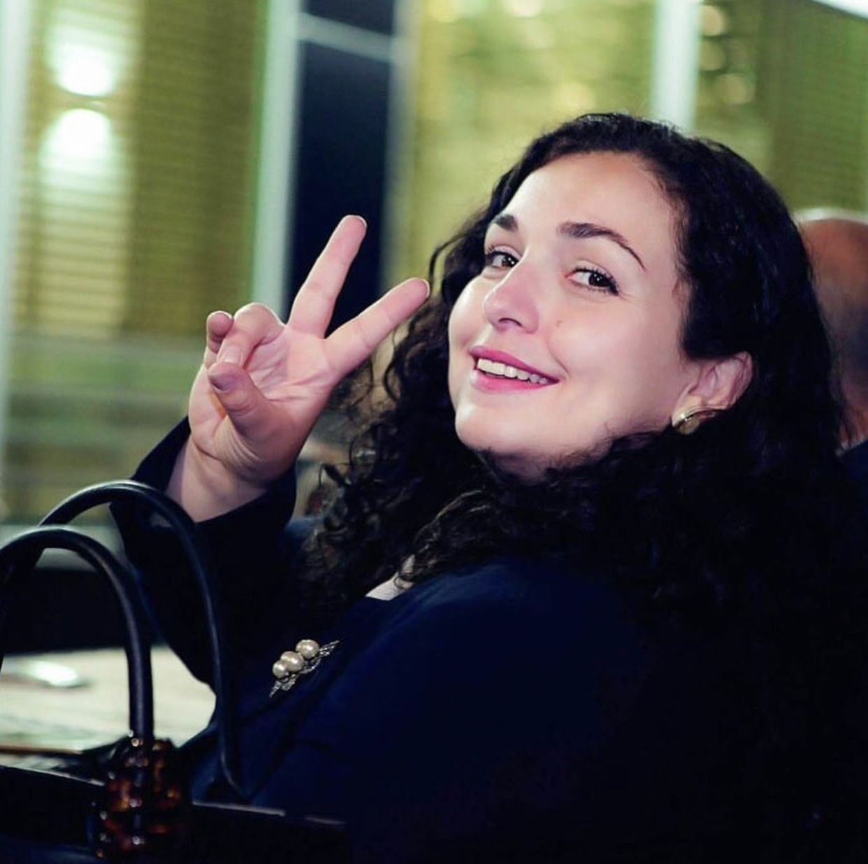Vjosa Osmani kujton Ibrahim Rugovën me fjalët e mëdha te At Zef Pllumit