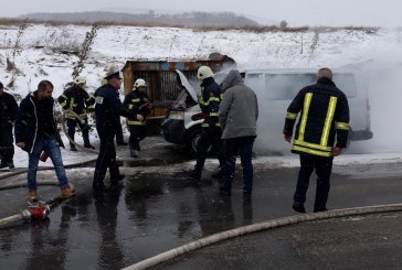 Digjet një veturë e Policisë në Mitrovicë