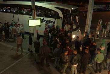 Valë e re ikjesh nga Kosova? Dy autobusë me të rinj largohen nga vendi!