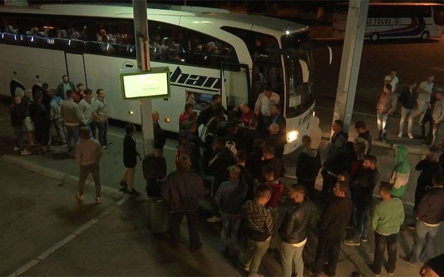 Valë e re ikjesh nga Kosova? Dy autobusë me të rinj largohen nga vendi!