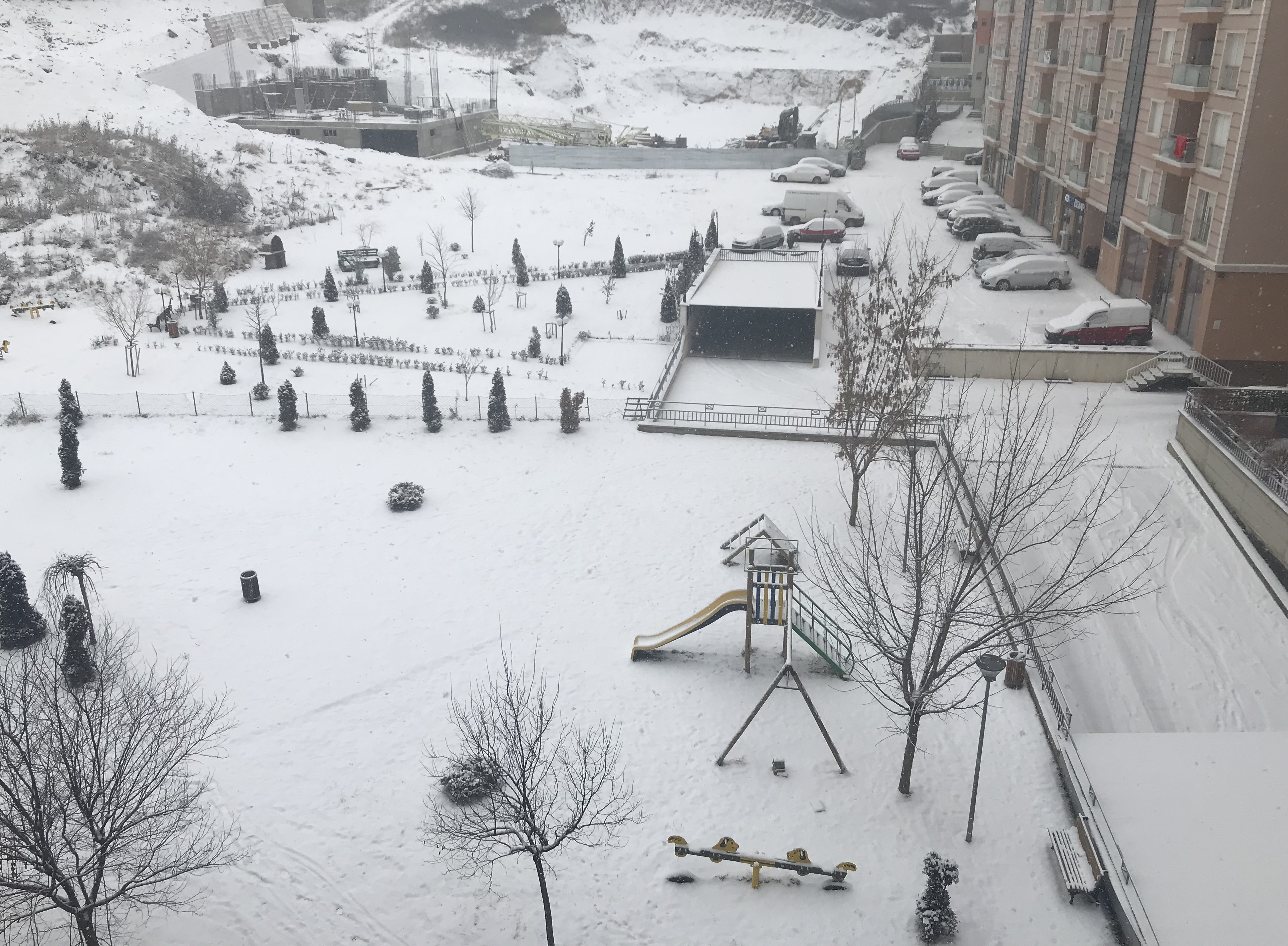 Bora nuk ndalet as sot as nesër