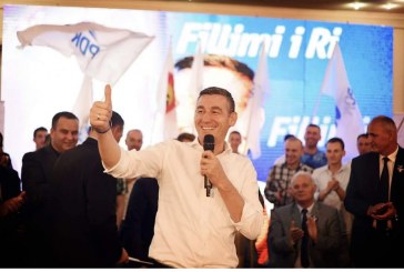 Veseli ul pagat e politikanëve, ua rritë mësuesve, mjekëve e policëve