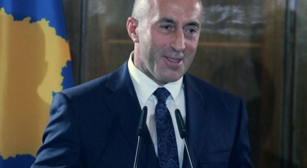 Haradinaj shpërbleu shërbyesit civilë me nga 300 euro për Vitin e Ri