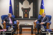 Haradinaj i kërkoi Hahnit që të përshpejtohet lëvizja e lirë për qytetarët e Kosovës