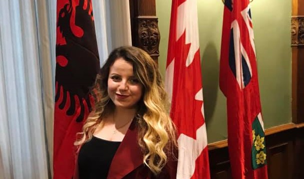 Shqiptarja nga Kanada, ju shpallë luftë diplomatike serbëve përmes aftësive shkollore