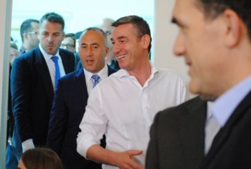 Taksa i lëkundi, por nuk i rrëzoi