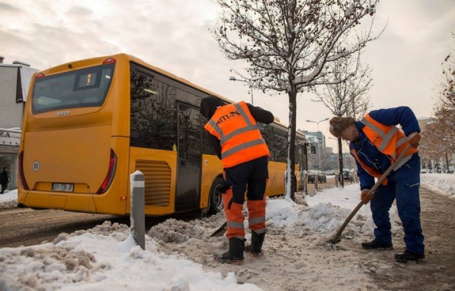 Rrugët në Prishtinë të papastruara