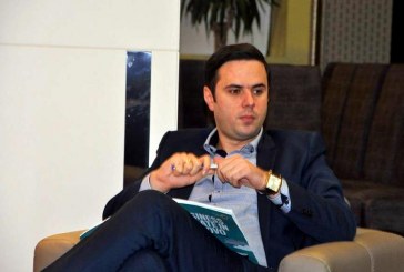 Abdixhiku tallet me Enver Hoxhajn: Na paska ‘këshilluar’ njëri nga 40-të nënkryetarët e PDK-së
