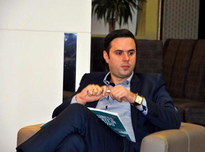 Abdixhiku tallet me Enver Hoxhajn: Na paska ‘këshilluar’ njëri nga 40-të nënkryetarët e PDK-së