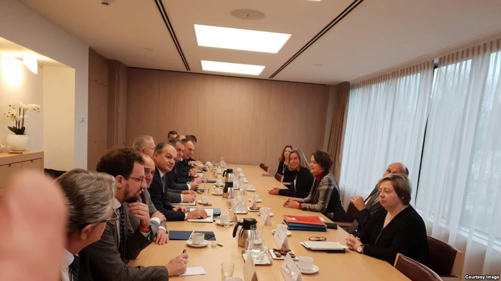 Limaj e Ahmeti përfundojnë takimin me zyrtarët e BE-së, nuk deklarohen për media