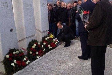 Kryeministri Haradinaj përkujton vëllëzërit Gërvalla dhe Kadri Zekën