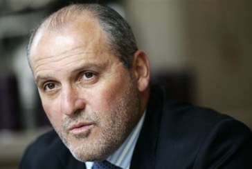 Shkruan Veton Surroi: Rrëfimi i aromave të pesë dhjetëvjetëshave