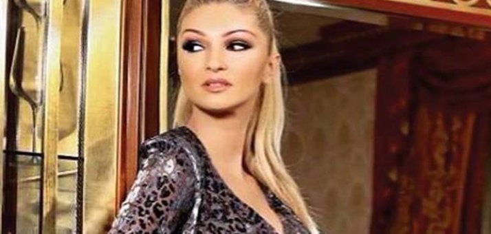 Diellza Kolgeci pozon gjysëm lakuriq në borë