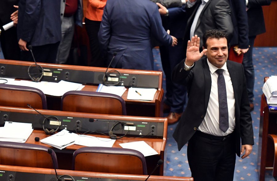 Zaev: Do të jem qytetari i parë maqedonas me pasaportë edhe në gjuhën shqipe