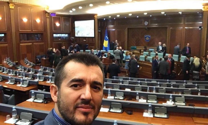 Labi premton se nuk do t’i heqë flokët dhe mjekrrën deri sa të bëhet liberalizimi i vizave