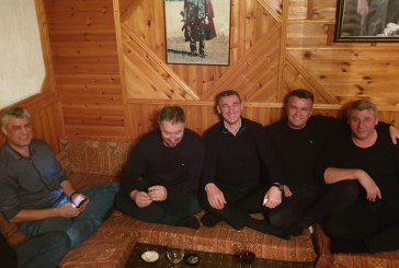 Thaçi, Veseli dhe gjeneralët Selimi e Lushtaku në odën e Isni Thaçit