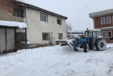 “Trofta e Junikut” ofron makinerinë e sajë për pastrimin e rrugëve në Junik, aty ku ka nevojë