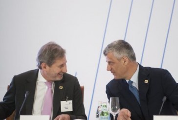 Thaçi tregon se çfarë diskutoi me komisionerin Hahn në Davos