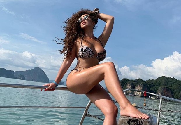 Me foto përveluese Shkenda Dubova shkrinë borën