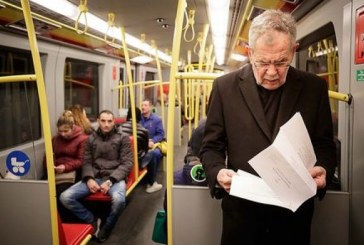 Presidenti i Austrisë udhëton me autobusë