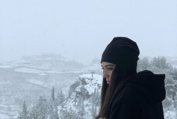 Jonida Vokshi, shfaqet mes bore si një loqkë