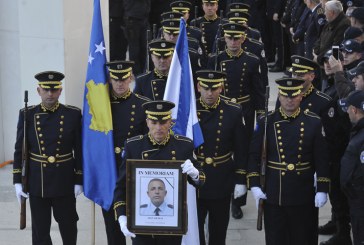 Izet Demaj shpallet zyrtarisht ‘Hero i Kosovës’ nga presidenti Thaçi