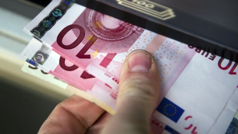 Kalon projektligji për paga në sektorin publik
