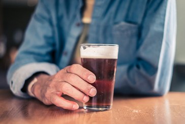 Arsyet përse duhet të hiqni dorë nga alkooli në janar menjëherë