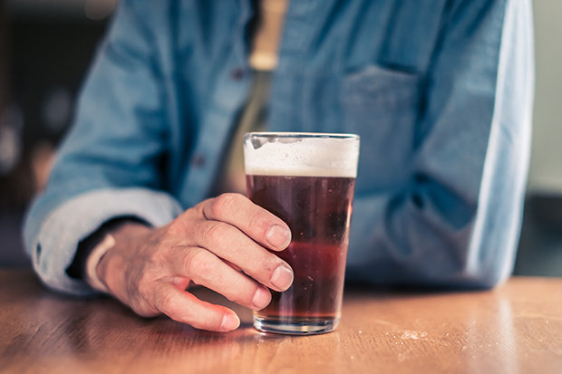Arsyet përse duhet të hiqni dorë nga alkooli në janar menjëherë
