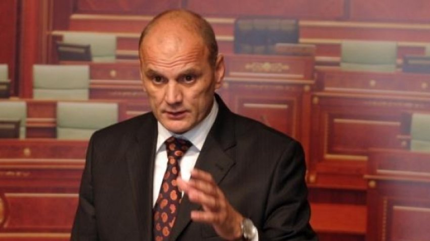 Gani Geci: Nëse ma gjeni një foto të Adem Jasharit me emblemë të UÇK-së, unë do të…