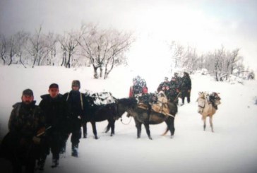 Lahi Brahimaj poston fotografi në ‘Facebook’ kur u nis me disa bashkëluftetarë për Kosovë pas sulmit në familjen Jashari (Foto)p