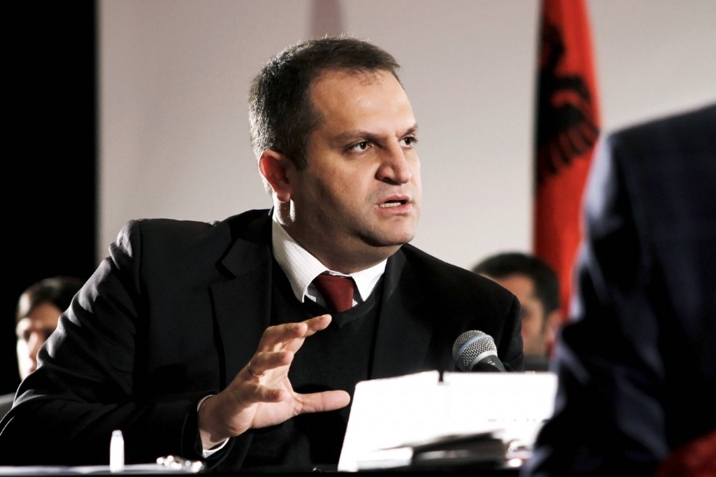 Shpend Ahmeti në rolin e liderit të Kosovës godet LDK-në: Nëse s’jeni për Kosovën, pse ekzistoni!
