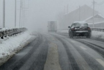 Lekaj fton shoferët që të kenë kujdes pas reshjeve të borës
