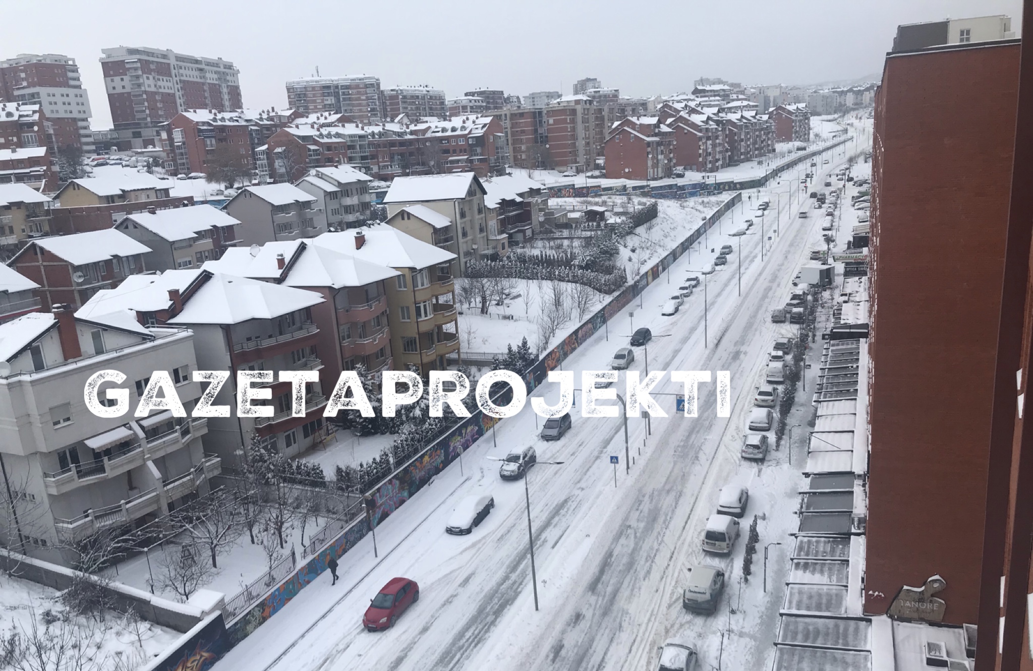 Kjo është gjendja në rrugët e Prishtinës, pas reshjeve të borës, disa foto në rrugët e qytetit