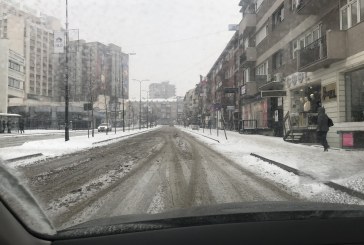 Prishtina në kaos nga bora, asnjë rrugë e pastruar