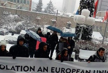 Nëpër borë, studentët e Prishtinës kërkojnë liberalizimin e vizave