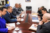 Sbashku:Qeveria na mashtrojë