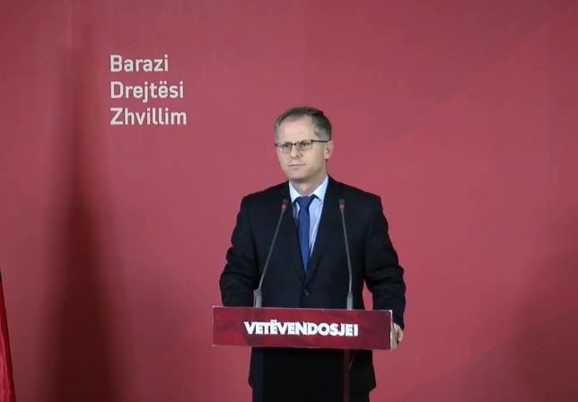 Vetëvendosje prezanton rezultatet e anketimit me qytetarë, Kurti i preferuar për kryeministër