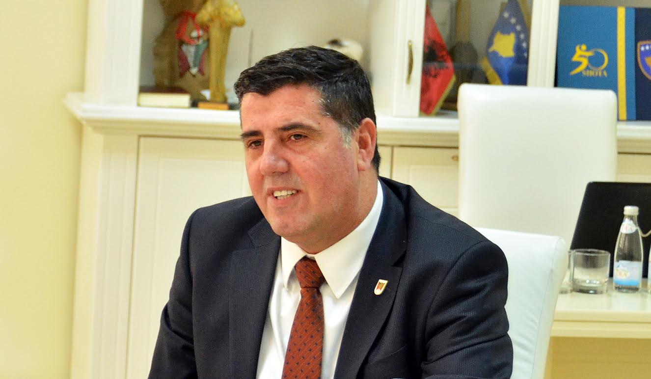 Luta i reagon Haradinajt: Qeveria do të bjerë, taksa do të suspendohet