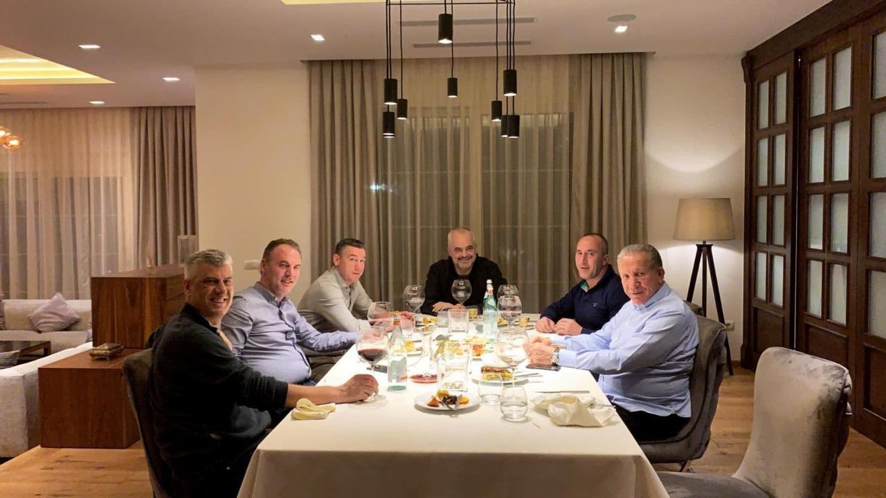 Çfarë u fol mbrëmë në shtëpinë e Thaçit? Ja si përgjigjet Baton Haxhiu