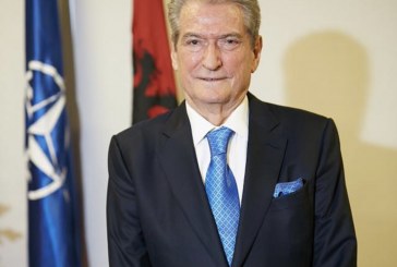 Sali Berisha i reagon ashpër Baton Haxhiut: Je argat i Beogradit