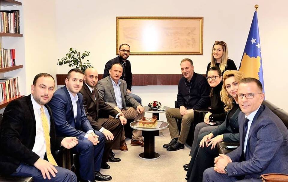 Kështu e befasuan Fatmir Limajn stafi për ditëlindjen e tij