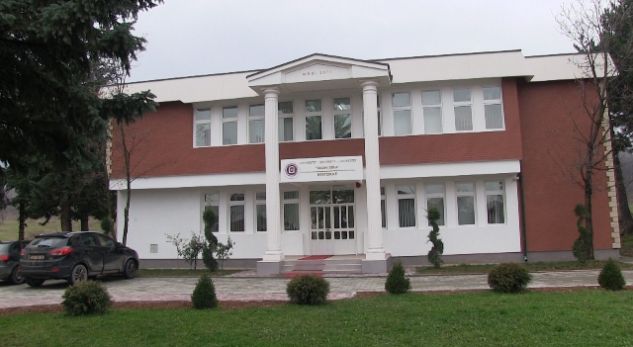 Afër 50% e drejtimeve në Universitetin e Pejës do mbyllen