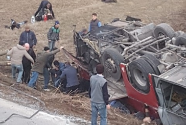 Aksidenti në autostradën Shkup-Tetovë, rreth 20 persona janë transportuar në spital në Shkup