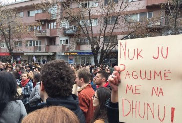 Me moton “Përdhunuesit në burg” përfundoj protesta ( Foto )