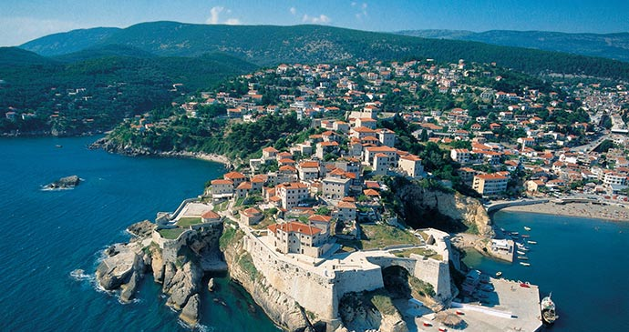 Rusët po tërhiqen, turqit pushtojnë Malin e Zi